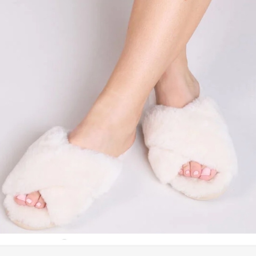 EMU Australia Fluffy White Slippers